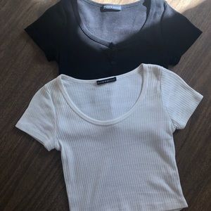 SOLD: Bundle 👯‍♀️ Brandy Melville Crop Tops